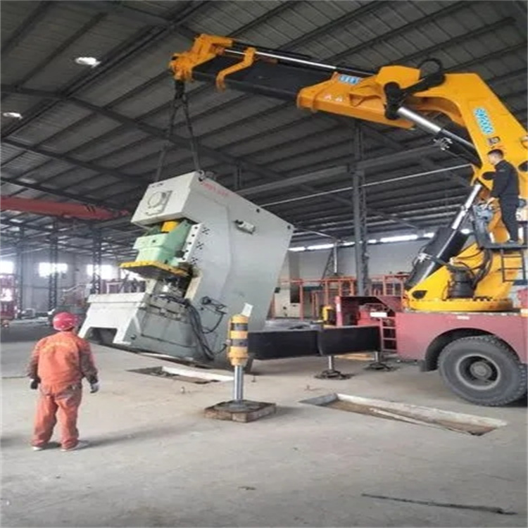 南明80吨折臂吊车出租附近电话